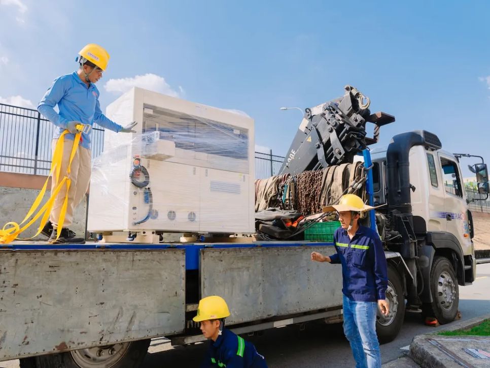 Vận chuyển thiết bị sản xuất chip phục vụ đào tạo cho SHTP và VNU Hà Nội.