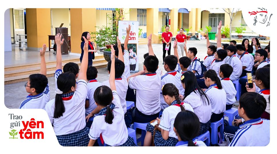 Các em học sinh hào hứng tham gia các hoạt động tương tác của chương trình Cha-Ching