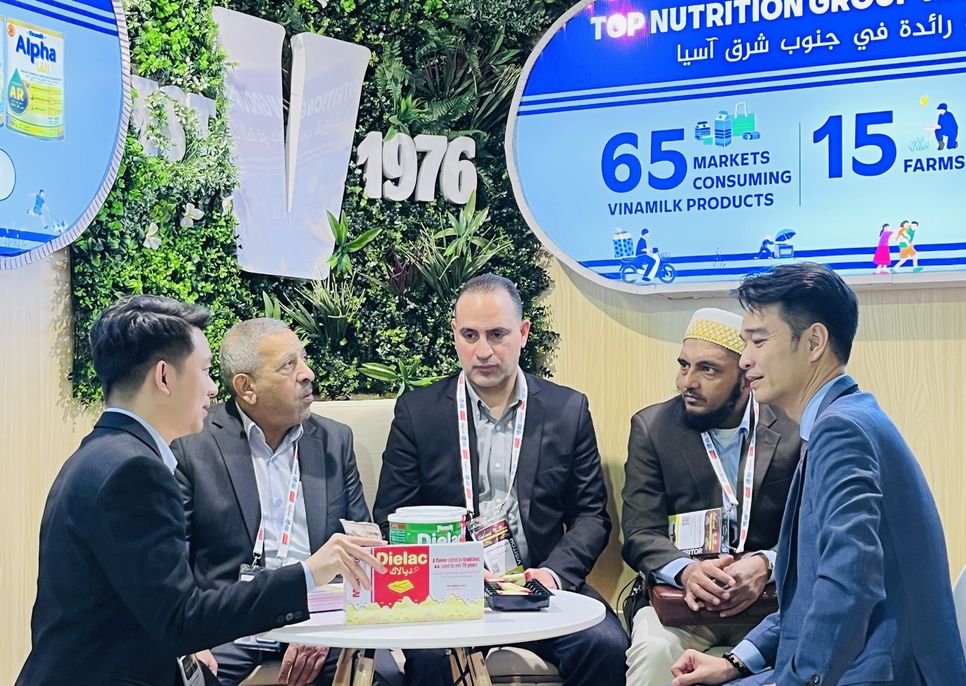 Vinamilk gặp gỡ đối tác, xúc tiến thương mại tại Hội chợ Quốc tế về Thực phẩm và Đồ uống Gulfood 2026 (tại Dubai) vào tháng 1/2026 và vẫn đảm bảo các đơn hàng xuất khẩu qua thị trường Trung Đông trong quý I