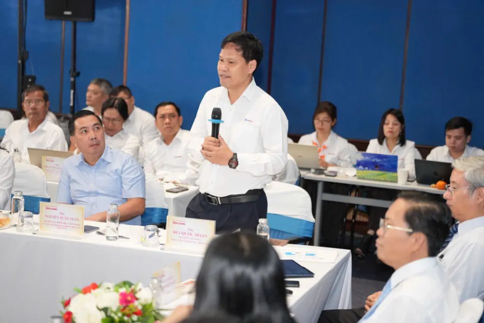 Ông Bùi Quốc Hoan, Phó Tổng Giám đốc Tổng Công ty Điện lực miền Nam phát biểu tại hội thảo