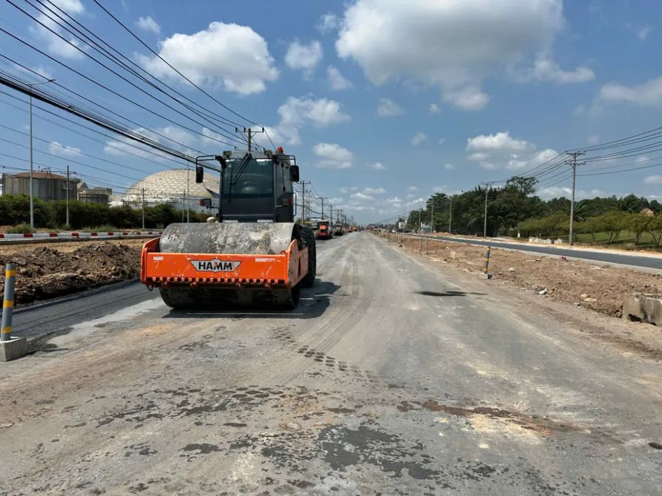 Các đơn vị thi công đoạn tuyến ngã 3 Nhơn Trạch, thuộc dự án nâng cấp, mở rộng đường 25B qua địa bàn phường Nhơn Trạch, TP Đồng Nai kết nối sân bay Long Thành