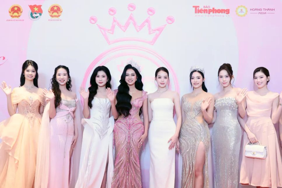 Chương trình có sự tham dự của nhiều người đẹp bước ra từ cuộc thi sắc đẹp lâu đời nhất Việt Nam