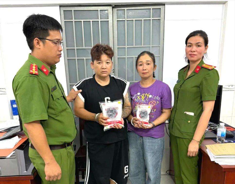 Các đối tượng Dương Thị Yến Oanh và Hồ Tú Phụng bị bắt tạm giam. Ảnh: CATN