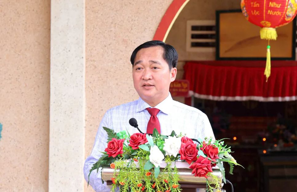 Chủ tịch UBND xã Trần Đề Hồ Quang Đại phát biểu tại lễ hội