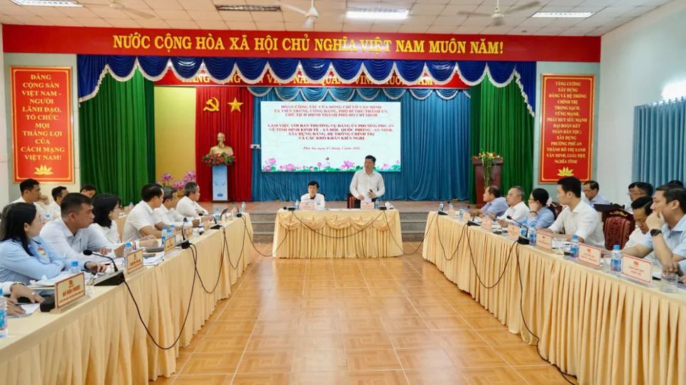 Quang cảnh buổi làm việc của đoàn công tác tại phường Phú An