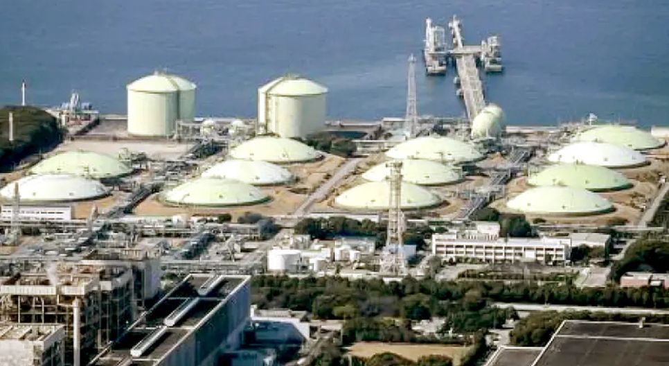Khu vực sản xuất khí hóa lỏng tại thành phố Sodegaura, tỉnh Chiba, Nhật Bản. ẢNH: Kyodo