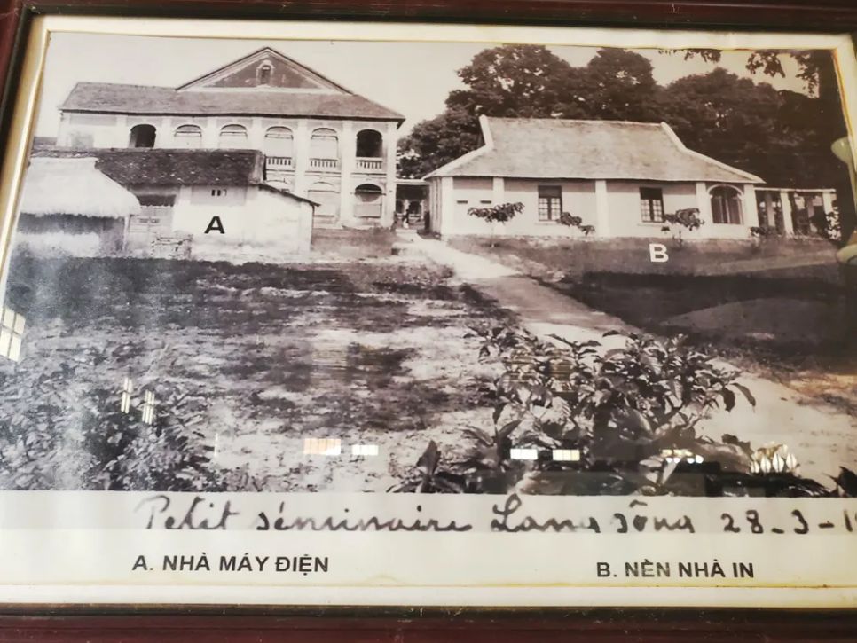 Hình ảnh về khuôn viên nhà in Làng Sông từ năm 1940 đang được lưu giữ