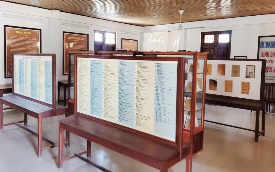 Khu trưng bày các tài liệu, hình ảnh liên quan đến khu nhà in Làng Sông