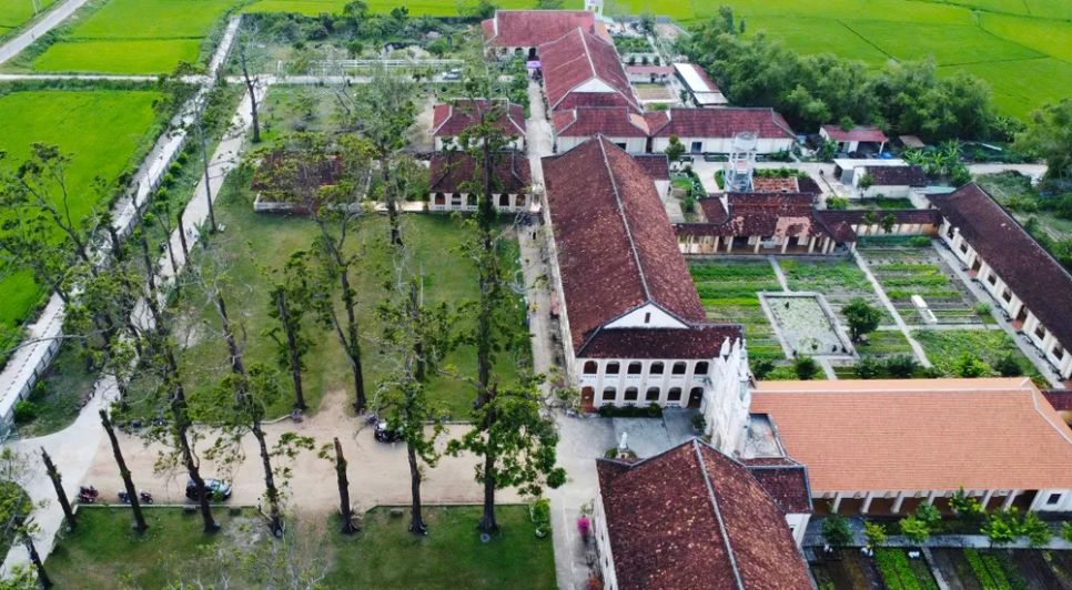 Quần thể nhà thờ Làng Sông