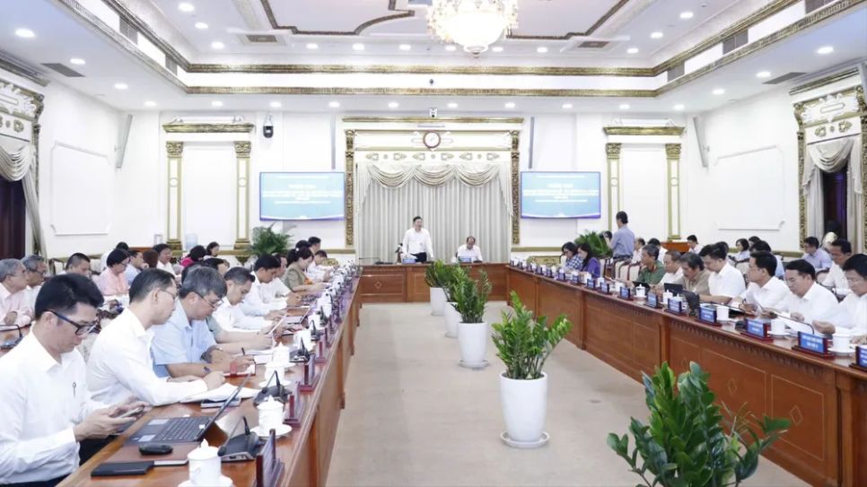 Quang cảnh phiên họp, chiều 8-5. Ảnh: NGÔ BÌNH