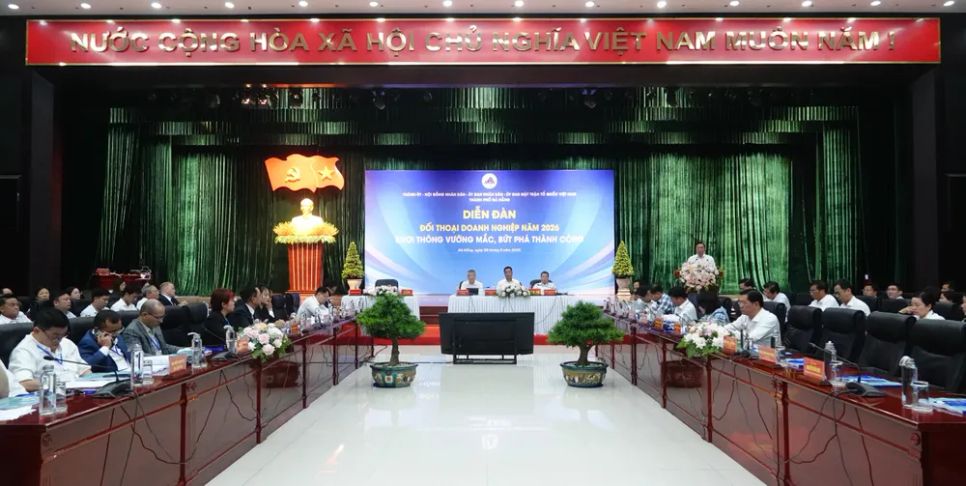 Quang cảnh diễn đàn