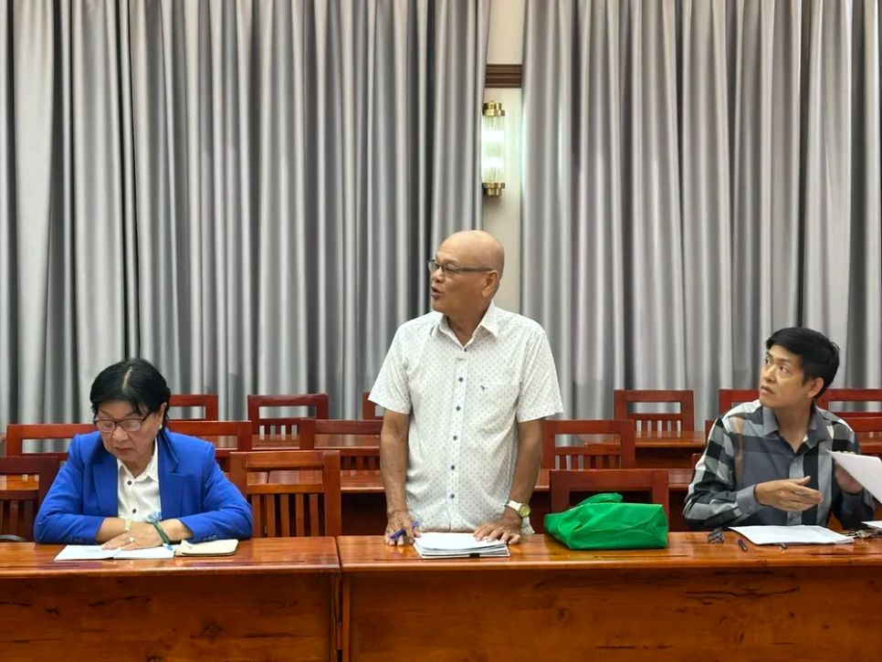 Chủ đầu tư Dự án Khu nhà ở tại phường Tân Thới Hiệp trình bày tại buổi làm việc. Ảnh: THANH HIỀN