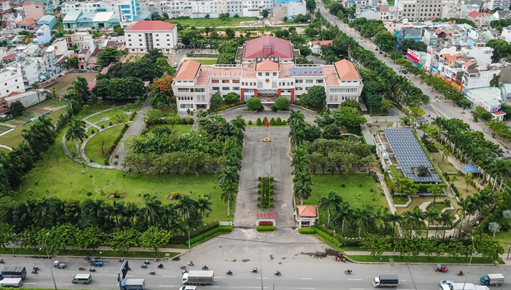 Trụ sở UBND quận 12 cũ (số 1 đường Lê Thị Riêng, phường Thới An, diện tích ~3.635 m²) sẽ được chuyển đổi công năng thành Trường liên cấp (Tiểu học - THCS - THPT)