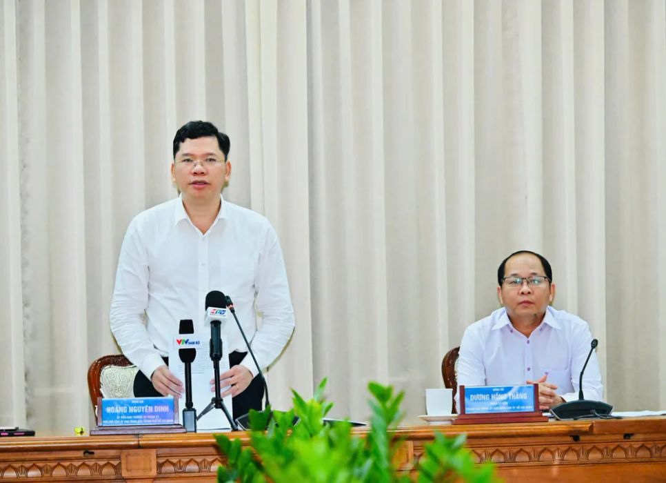 Phó Chủ tịch UBND TPHCM Hoàng Nguyên Dinh phát biểu kết luận tại phiên họp, chiều 8-5. Ảnh: VIỆT DŨNG