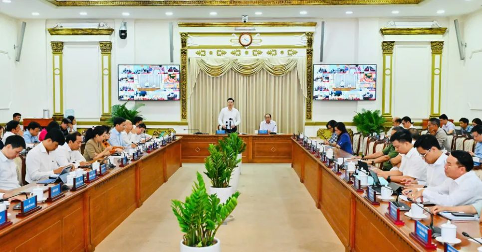 <p>Phó Chủ tịch UBND TPHCM Hoàng Nguyên Dinh chủ trì phiên họp, chiều 8-5. Ảnh: VIỆT DŨNG</p>