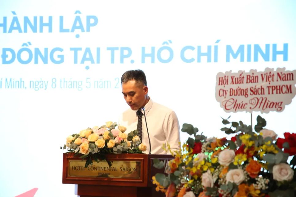 Nhà văn Văn Thành Lê, Giám đốc Chi nhánh NXB Kim Đồng tại TPHCM, phát biểu. Ảnh: THIÊN HƯƠNG
