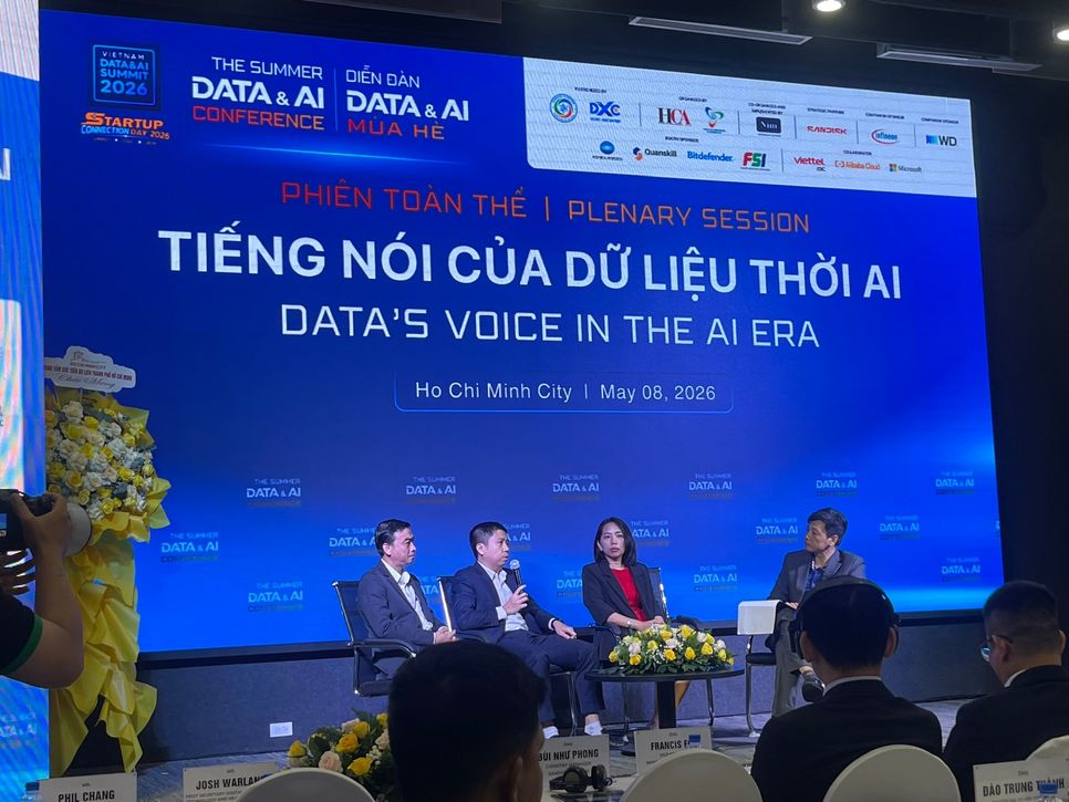 Các diễn giả tại phiên tọa đàm