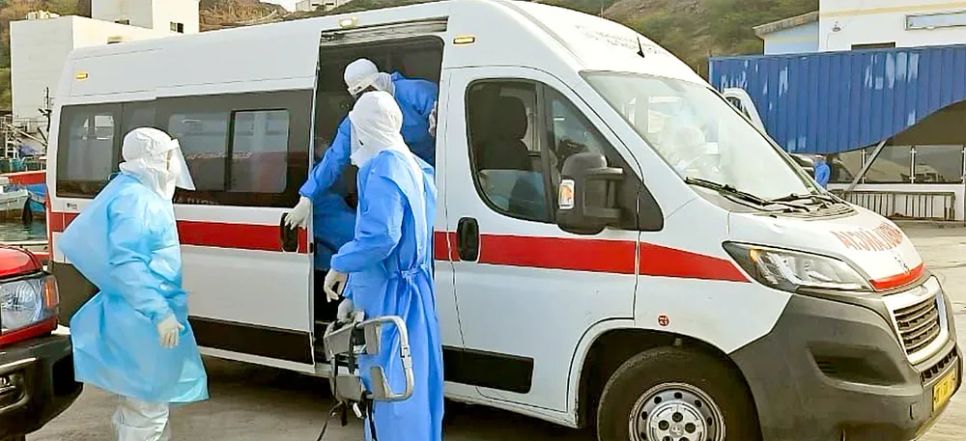 Tiến hành sơ tán y tế những người nghi nhiễm virus Hanta tại Cabo Verde. Ảnh: WHO