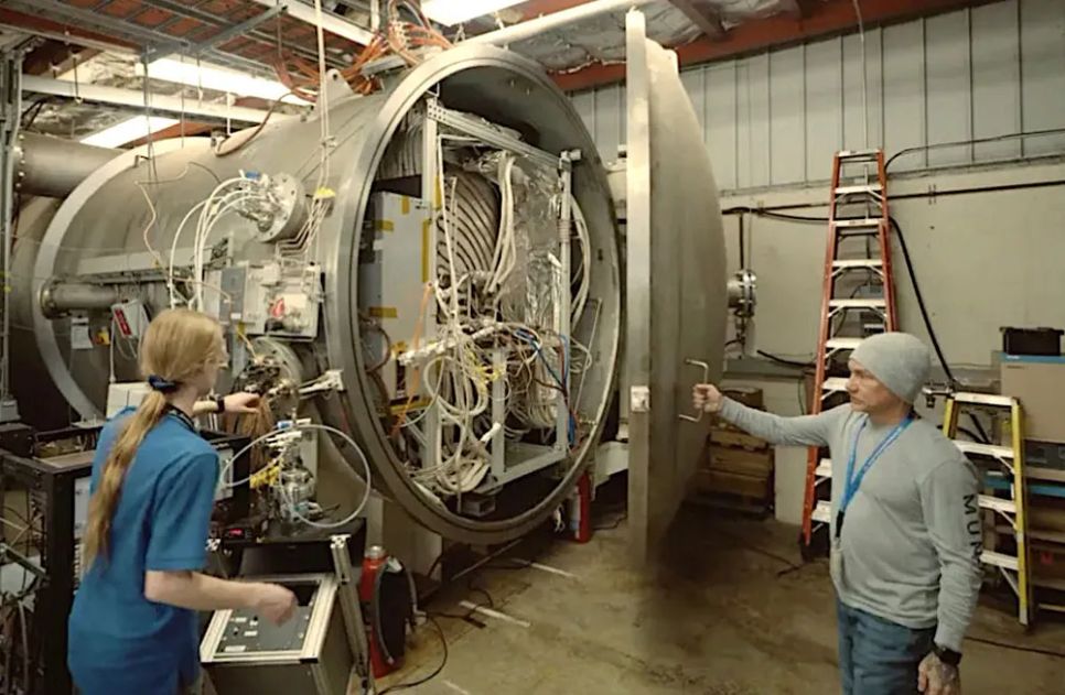 Phòng thí nghiệm Phản lực của NASA, nơi động cơ ion sử dụng lithium mới được thử nghiệm. Ảnh: NASA/JPL-Caltech