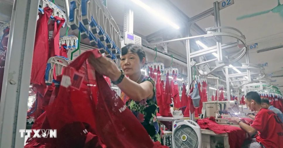 Dây chuyền may xuất khẩu sang Mỹ. (Ảnh: Trần Việt/TTXVN)