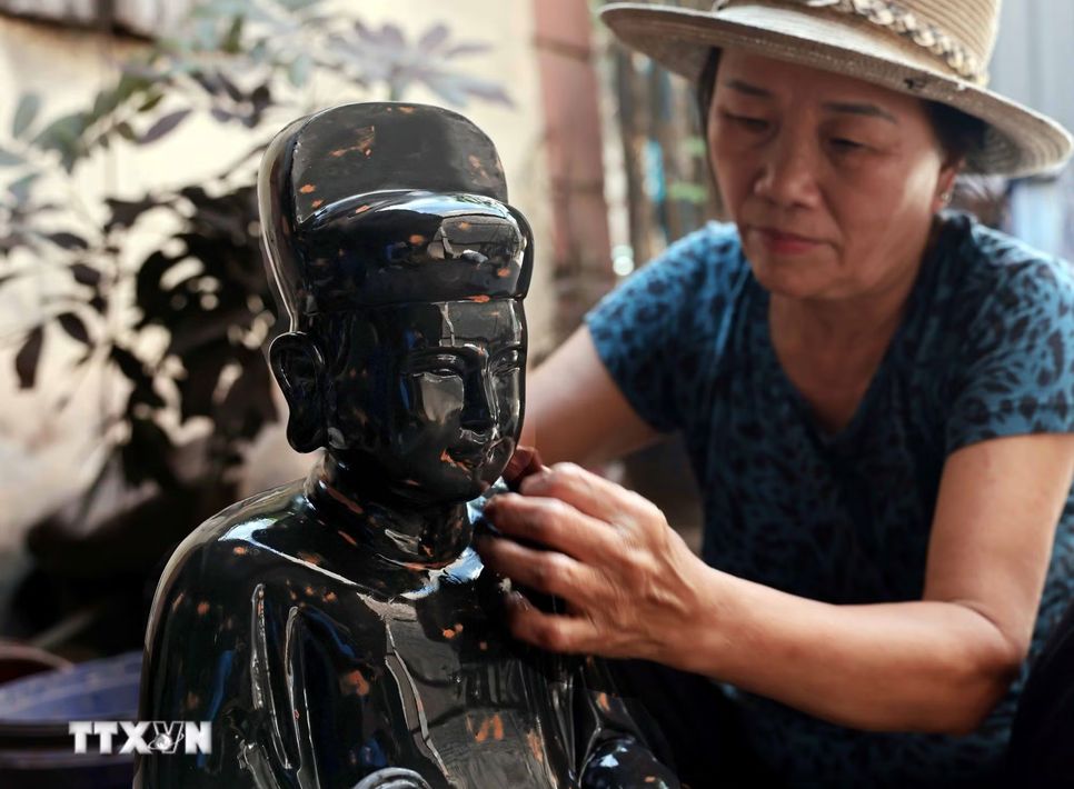 Bền bỉ ngàn năm làng nghề mỹ nghệ Sơn Đồng