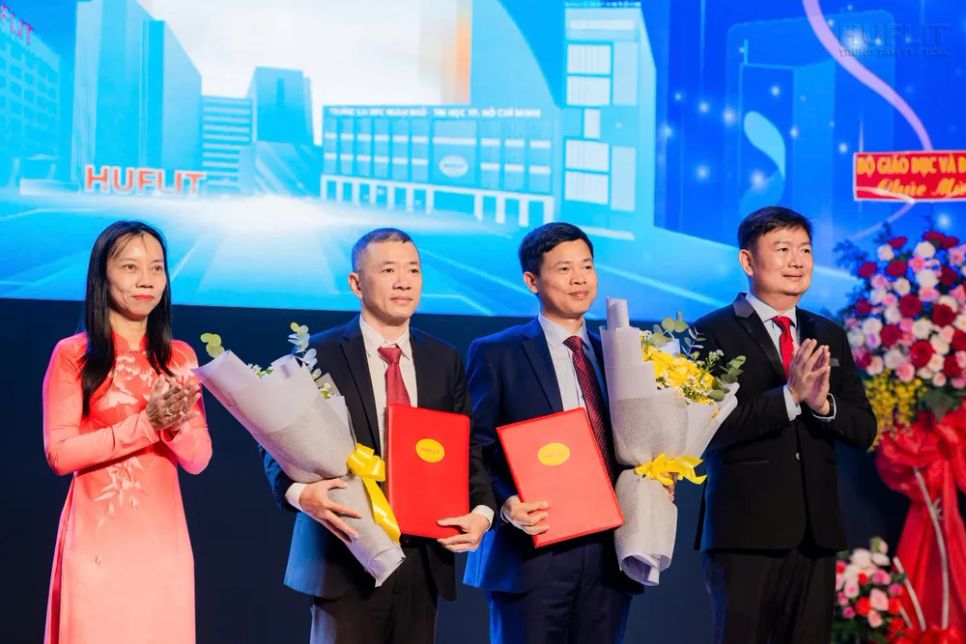 PGS.TS Trần Mạnh Hà, tân hiệu trưởng HUFLIT nhiệm kỳ 2026 - 2030 (thứ 2 từ trái sang)