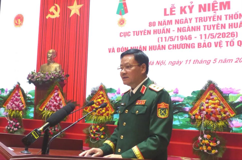 Trung tướng Nguyễn Văn Đức trình bày diễn văn kỷ niệm. Ảnh: TRẦN BÌNH
