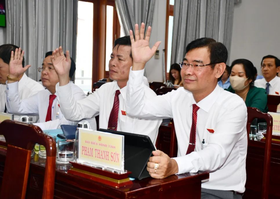 Đại biểu HĐND tỉnh Tây Ninh biểu quyết thông qua nghị quyết chấp thuận chủ trương đầu tư Bệnh viện đa khoa Tây Ninh