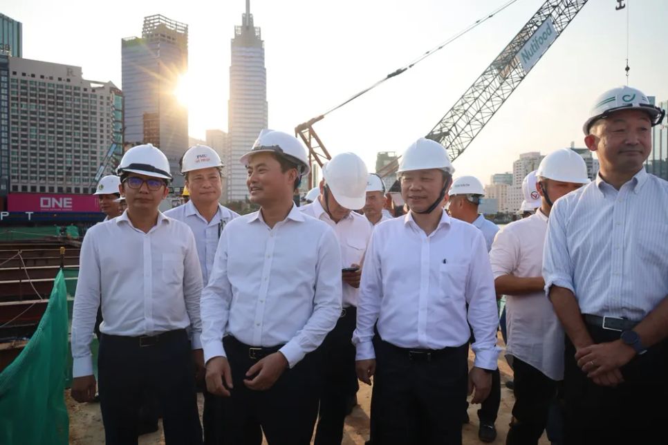 Gấp rút thi công cầu đi bộ qua sông Sài Gòn để hoàn thành dịp 2-9