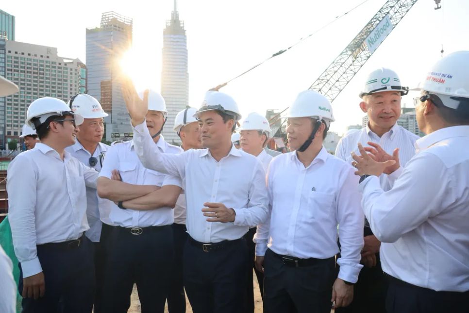 Gấp rút thi công cầu đi bộ qua sông Sài Gòn để hoàn thành dịp 2-9