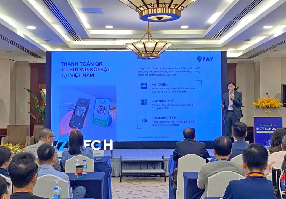 Ông Lê Tuấn Anh, Giám đốc Kinh doanh Công ty Fintech 9Pay trình bày tại hội thảo