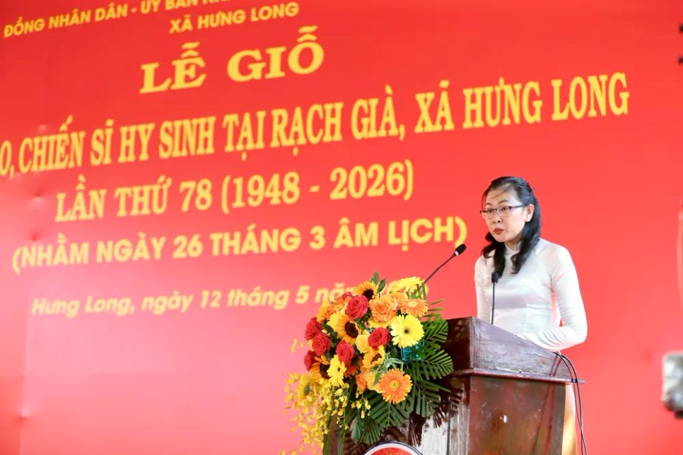 Đồng chí Nguyễn Thị Ngọc Hạnh, Bí thư Đảng ủy, Chủ tịch HĐND xã Hưng Long phát biểu. Ảnh: DŨNG PHƯƠNG