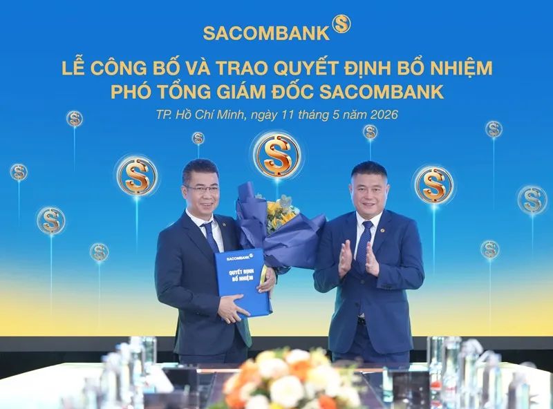 Ông Nguyễn Đức Thụy – Phó Chủ tịch thường trực HĐQT trao Quyết định bổ nhiệm cho ông Nguyễn Hoàng Hải