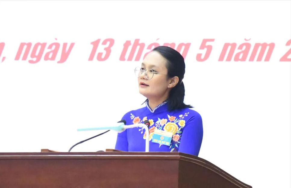 Đồng chí Trần Thu Hà, Chính trị viên Ban Chỉ huy quân sự phường Cầu Kiệu, Bộ Tư lệnh TPHCM đại diện cán bộ dự thi phát biểu
