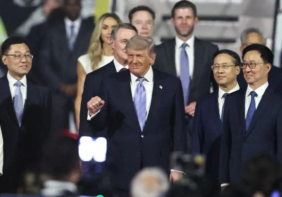 Tổng thống Donald Trump đến Bắc Kinh. ẢNH: CHINA DAILY