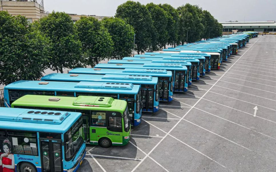 Hà Nội chuyển đổi 175 xe buýt từ diesel sang xe điện