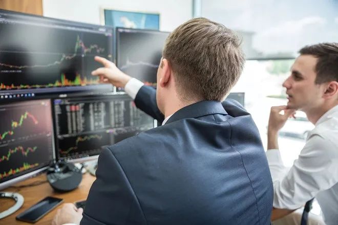 Khối ngoại trở lại, VN Index thiết lập kỷ lục mới