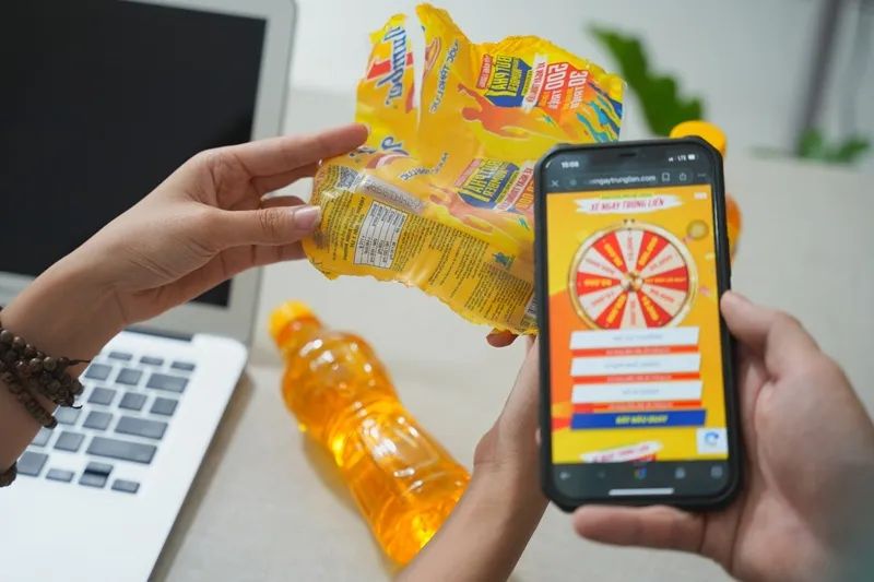 Mỗi mã dự thưởng dưới nhãn chai Nước tăng lực Number 1, Trà Dr Thanh, Trà Xanh Không Độ gồm 9 ký tự được tạo ngẫu nhiên. Mỗi mã dự thưởng dưới nhãn chai Nước tăng lực Number 1, Trà Dr Thanh, Trà Xanh Không Độ gồm 9 ký tự được tạo ngẫu nhiên.