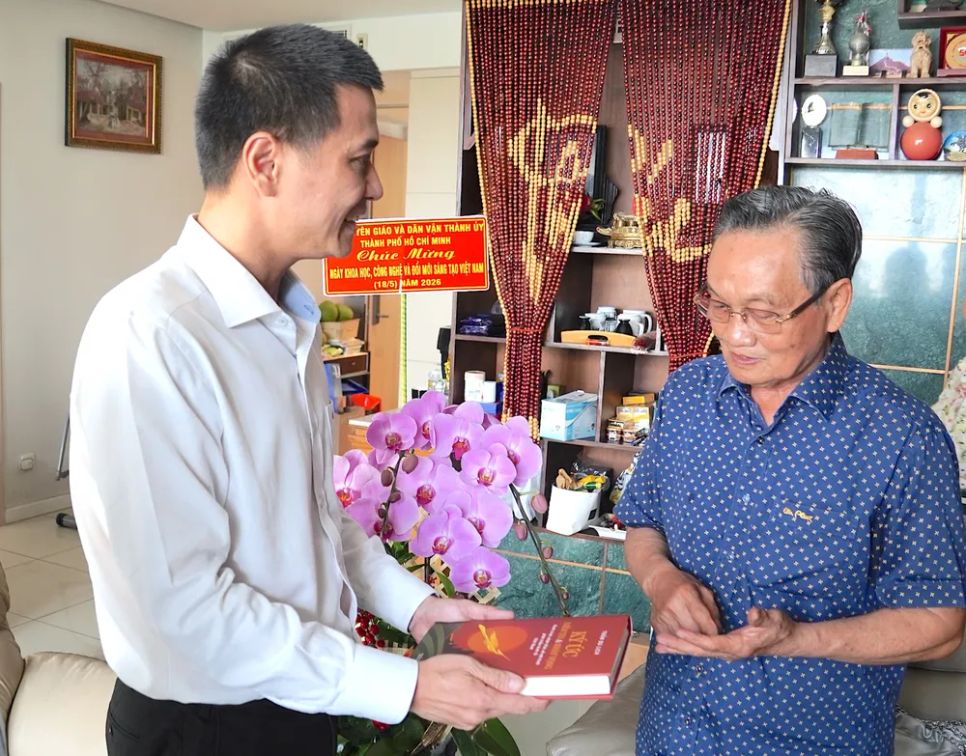 TS Trần Du Lịch tăng sách 