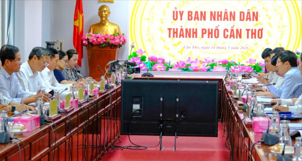 Quang cảnh buổi làm việc