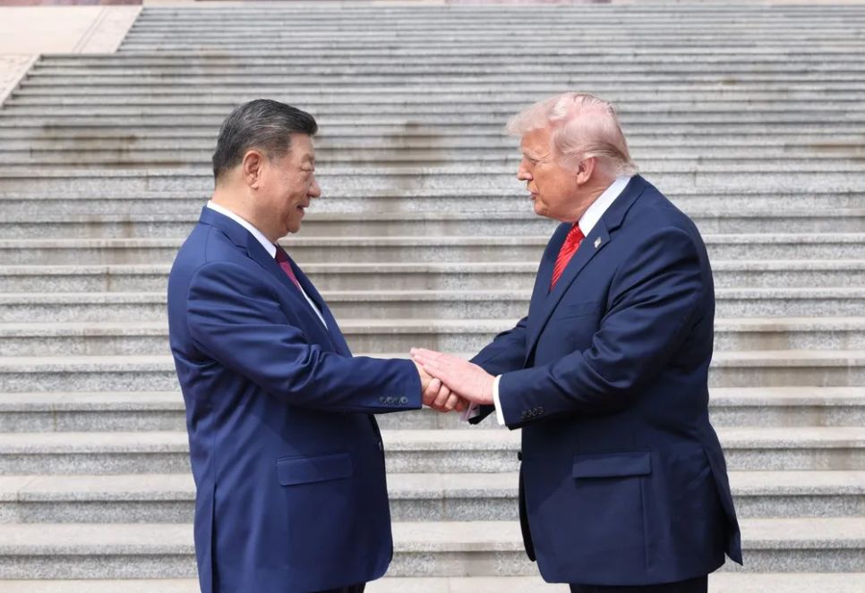Chủ tịch Trung Quốc Tập Cận Bình chào đón Tổng thống Mỹ Donald Trump tại Bắc Kinh ngày 14-5. Ảnh: THX/TTXVN