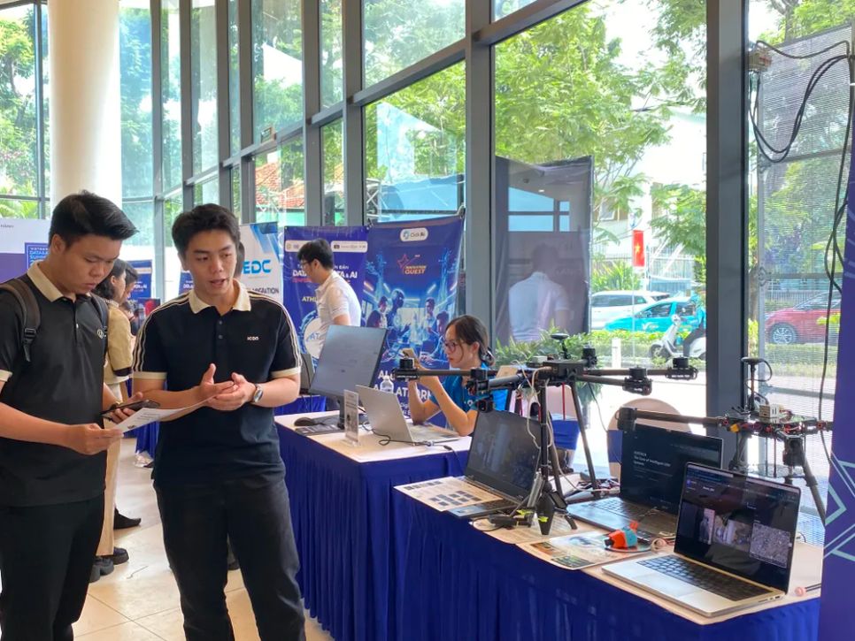 Công ty CP Rustech giới thiệu nền tảng quản lý, giám sát hệ thống robot và phương tiện tự hành Công ty CP Rustech giới thiệu nền tảng quản lý, giám sát hệ thống robot và phương tiện tự hành
