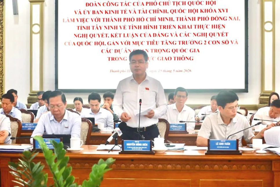 Phó Chủ tịch Quốc hội Nguyễn Hồng Diên phát biểu kết luận buổi làm việc. Ảnh: QUỐC HÙNG
