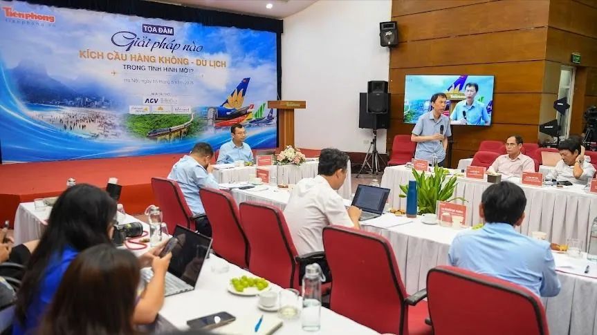 Tọa đàm “Giải pháp nào kích cầu hàng không - du lịch trong tình hình mới” tổ chức ngày 15-5. Ảnh: CTV