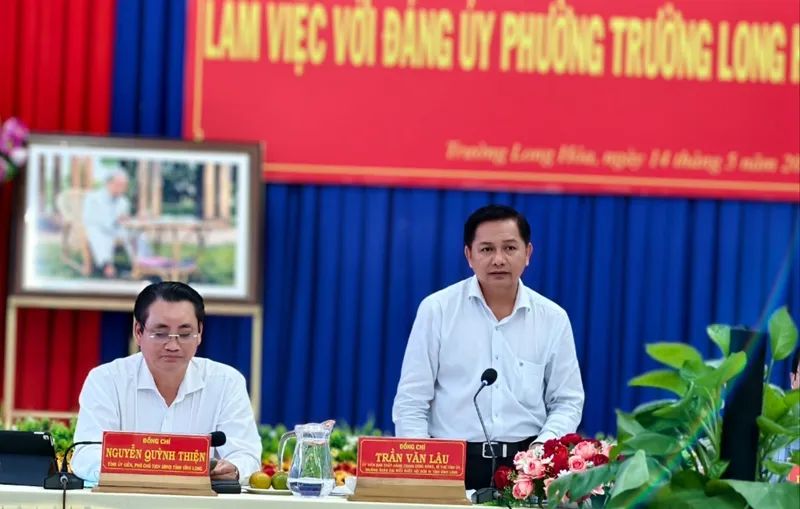 Bí thư Tỉnh uỷ Vĩnh Long Trần Văn Lâu phát biểu tại buổi làm việc với Đảng uỷ phường Trường Long Hoà.