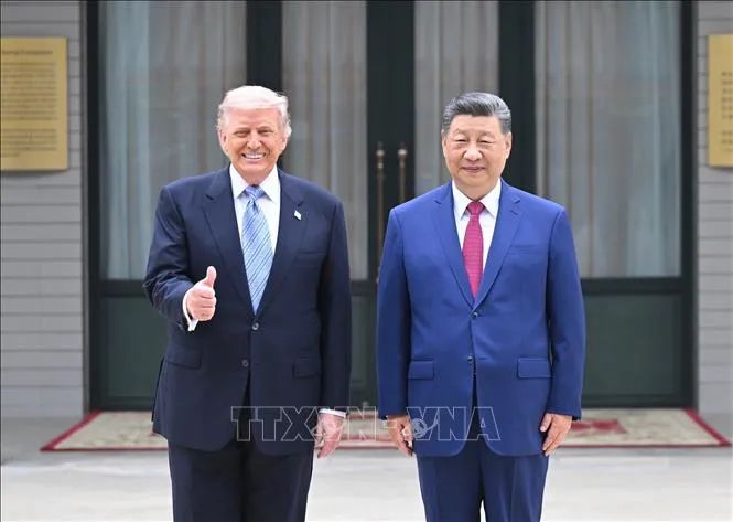 Chủ tịch Trung Quốc Tập Cận Bình và Tổng thống Mỹ Donald Trump trong cuộc gặp tại khu Trung Nam Hải ở Bắc Kinh ngày 15-5. Ảnh: TTXVN
