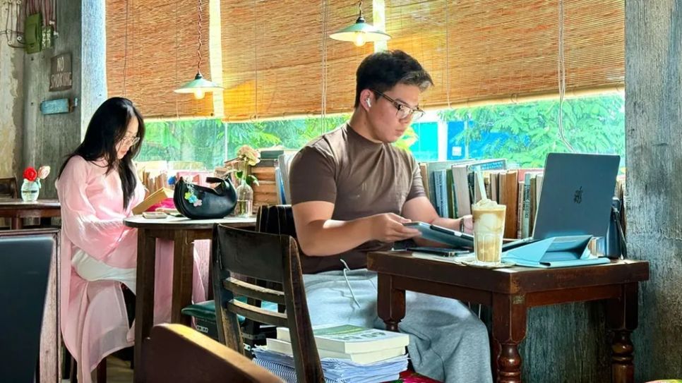 Bạn trẻ tìm đến quán cà phê như một nơi để “trú ẩn” tinh thần