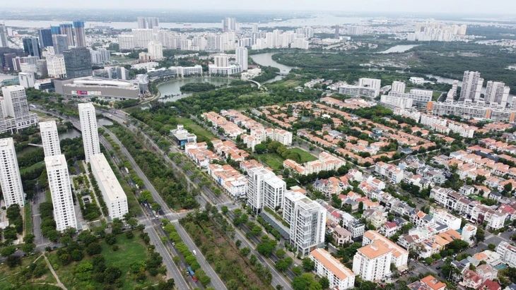 Bộ Xây dựng đề xuất miễn giấy phép xây nhà ở riêng lẻ dưới 7 tầng. Ảnh: Minh Hòa