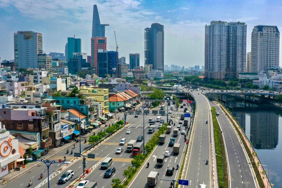 TP.HCM giao chỉ tiêu tăng trưởng cụ thể cho từng sở ngành và địa phương. Ảnh: Hoàng Triều
