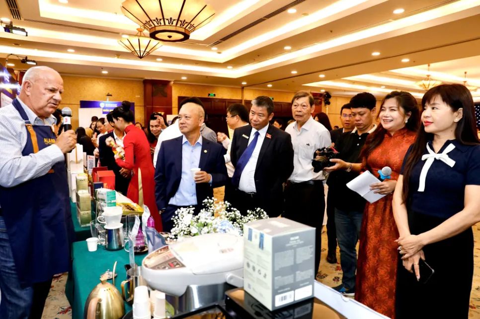 Các doanh nghiệp tham gia giới thiệu sản phẩm, dịch vụ tại chương trình